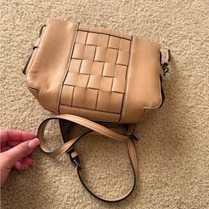 Simply Vera Vera Wang Tan Woven Crossbody Bag